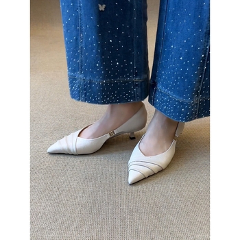 Korejas stilā sieviešu sandalēs ar vidēja augstuma papēdi, asas purns, plissētie sānu atveres, augšdaļa un oderes no super fiber, gumijas zole, 3–6 cm