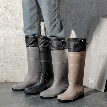 Férfiaknak készült magas szárú PVC esőcsizma, PVC felső és talp, csúszásmentes, négy évszakos, textil belső talp, textil bélés