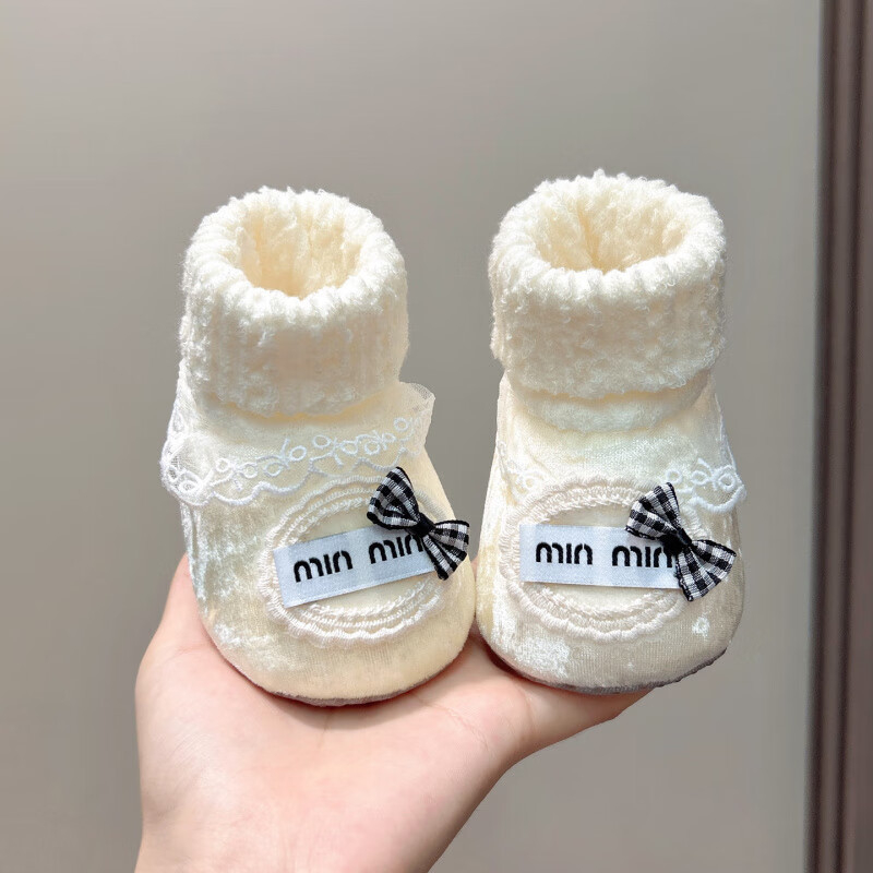 Бебешки чорапени обувки за 6–12 месеца, мека подметка против подхлъзване, подплатени с пух, велурена горна част, принт с анимационни мотиви за момичета