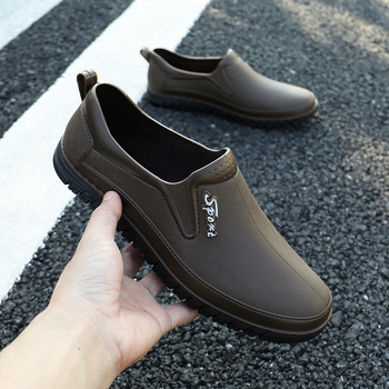 Férfiaknak alacsony szárú esőcsizma, csúszásmentes, vízálló, vastag talppal, kopásálló munkavédelmi lábbeli – konyhába és építkezésre