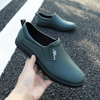 Férfiaknak alacsony szárú esőcsizma, csúszásmentes, vízálló, vastag talppal, kopásálló munkavédelmi lábbeli – konyhába és építkezésre