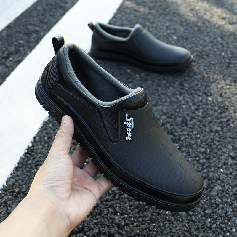 Férfiaknak alacsony szárú esőcsizma, csúszásmentes, vízálló, vastag talppal, kopásálló munkavédelmi lábbeli – konyhába és építkezésre