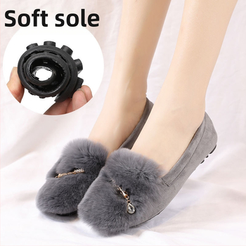 Loafers ar PU augšpusi, iekšējā oderde no mākslīgā pūka, gumijas zole, 6–8 cm augsts papēdis, sprādzes aizdare