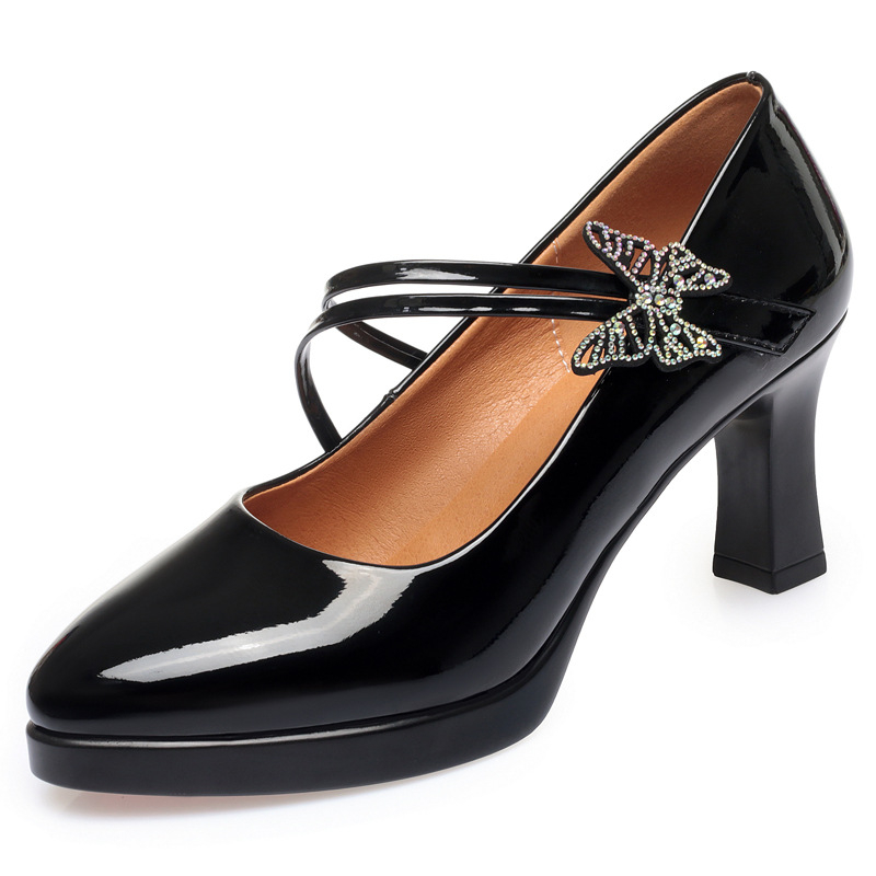 Naistele kõrgkõrvalised kingad mikrokiud-kattega ülaosaga, terav varvas, õhuke konts, elastne side, kontsa kõrgus üle 8 cm