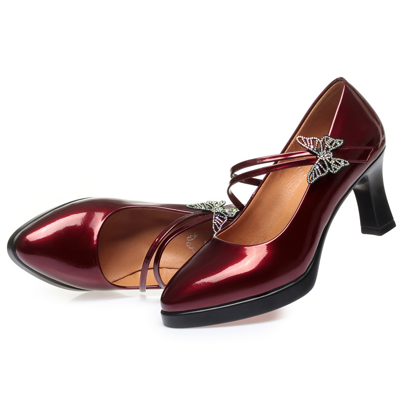 Naistele kõrgkõrvalised kingad mikrokiud-kattega ülaosaga, terav varvas, õhuke konts, elastne side, kontsa kõrgus üle 8 cm