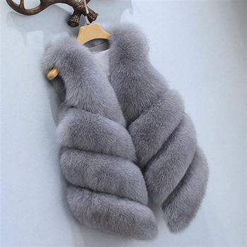 Moteriška dirbtinės odos liemenė su faux lapės kailiu – trumpas ilgis (40–50 cm), be rankovių, V kaklo iškirptė, miestietiškas stilius, ruduo 2023