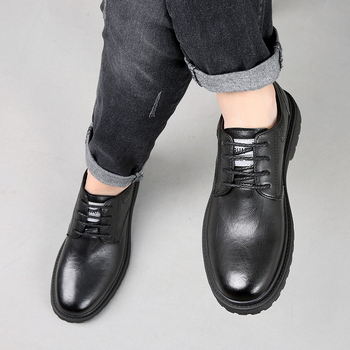 Muške poslovne kožne cipele – gornji dio od split kože, okrugli vrh prsta, gumena potplata, PU podstava, vezanje, proljeće 2025