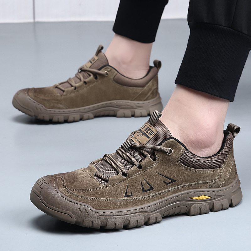 Meeste matkasaapad naturaalset nahast ülaosaga, hingav võrkvooder, kummist talla, nööriga kinnitatavad, lühikese varrega