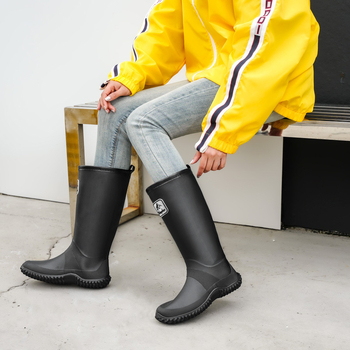 Uniszex magasított esőcsizmák, PVC felsőrésszel, műanyag talppal, EVA belsővel, vízálló és csúszásmentes, minden évszakra
