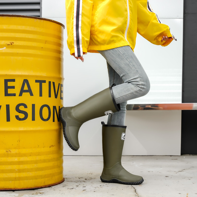 Uniszex magasított esőcsizmák, PVC felsőrésszel, műanyag talppal, EVA belsővel, vízálló és csúszásmentes, minden évszakra