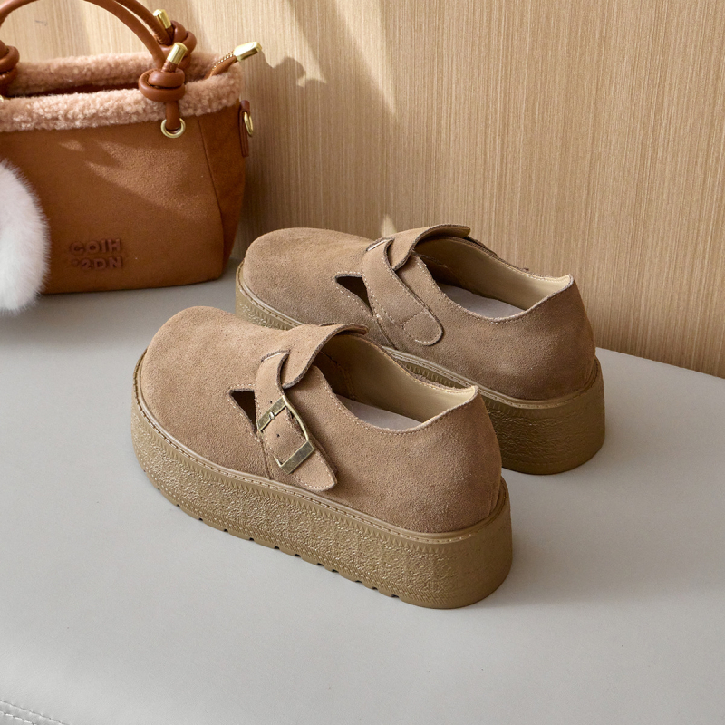 Platform cipő vastag talppal, felső rész marha suede/velúr, kerek orr, 6–8 cm-es sarok