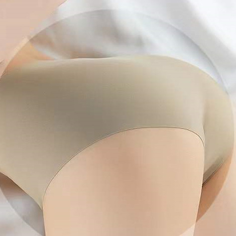 Ženske gaćice srednjeg pojasa, prozračne, glatka tkanina, podstava od viskoze 95–100%, jednobojne