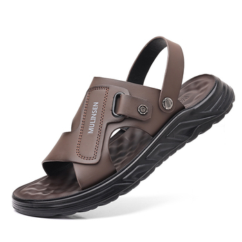 Férfi szandál tehenőbőrből készült felsőrésszel és műanyag talppal, lazább stílus, nyitott orrú, nyár 2024