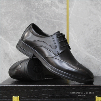 Vyriski formalūs odiniai batai - viršutinis sluoksnis iš pirmosios karvės odos, gumos pada, raišteliai, smailus nosis, pamušalas iš kiaulės odos