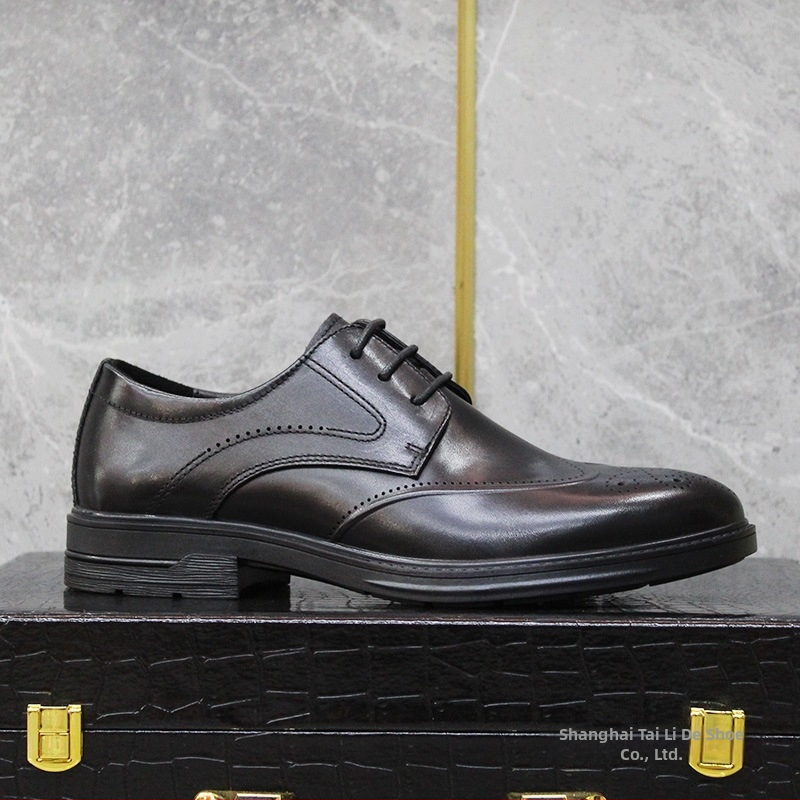 Vyriski formalūs odiniai batai - viršutinis sluoksnis iš pirmosios karvės odos, gumos pada, raišteliai, smailus nosis, pamušalas iš kiaulės odos