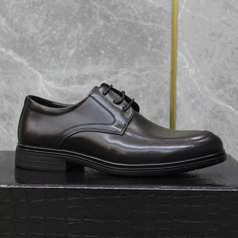 Vyriski formalūs odiniai batai - viršutinis sluoksnis iš pirmosios karvės odos, gumos pada, raišteliai, smailus nosis, pamušalas iš kiaulės odos