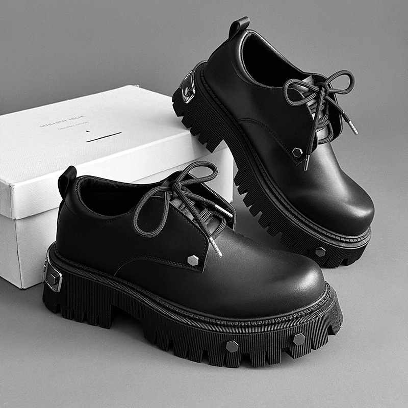 Vyriniai odiniai bateliai su storu augimo pada, PU viršus, gumos padas, raišteliai, apvali nosis.