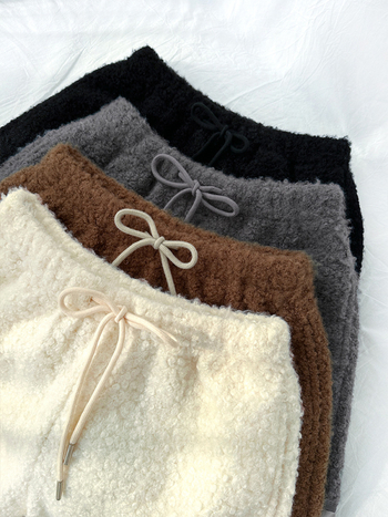 Дамски къси панталони от Lamb fleece, полиестер/еластан смес, висока талия, А-образна кройка, дължина три четвърти