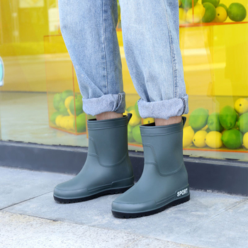 Férfi esőcsizmák PVC felsőrésszel, EVA talpbetéttel, hálós bélés, középmagas szár, csúszásmentes talp