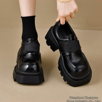 Sieviešu britu stila loaferi ar 6–8 cm papēžu, augšējā daļa no augstas kvalitātes ādas, iekšējā odere no mikrošķiedras