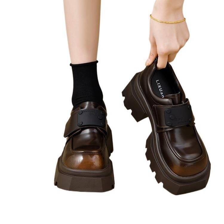 Sieviešu britu stila loaferi ar 6–8 cm papēžu, augšējā daļa no augstas kvalitātes ādas, iekšējā odere no mikrošķiedras