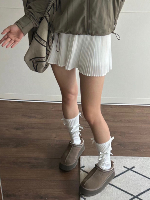 Sieviešu ziemas zābaki etniskā stilā ar bieza zole, ārpuse no vairāku materiālu, iekšpuse: liellopu velūrs, odere: mākslīgā kažokāda