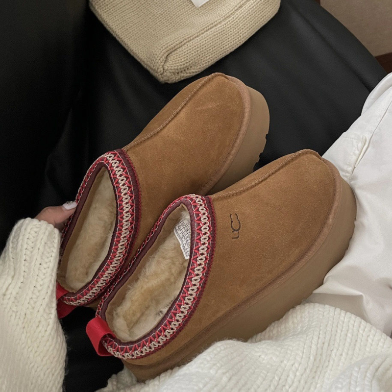 Sieviešu ziemas zābaki etniskā stilā ar bieza zole, ārpuse no vairāku materiālu, iekšpuse: liellopu velūrs, odere: mākslīgā kažokāda