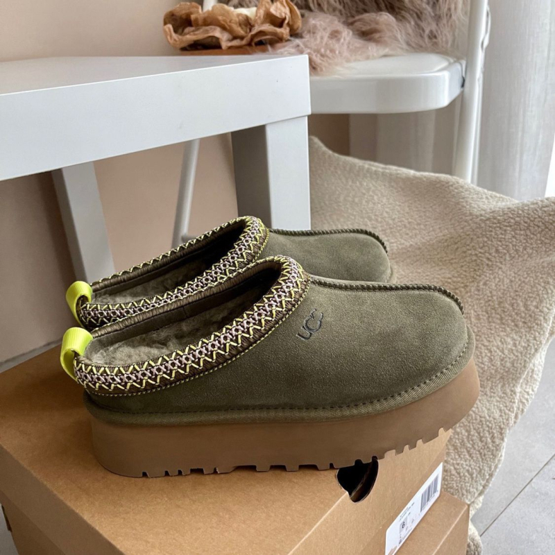 Sieviešu ziemas zābaki etniskā stilā ar bieza zole, ārpuse no vairāku materiālu, iekšpuse: liellopu velūrs, odere: mākslīgā kažokāda