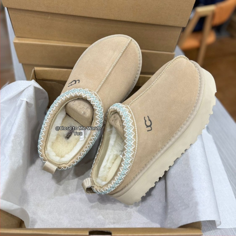 Sieviešu ziemas zābaki etniskā stilā ar bieza zole, ārpuse no vairāku materiālu, iekšpuse: liellopu velūrs, odere: mākslīgā kažokāda