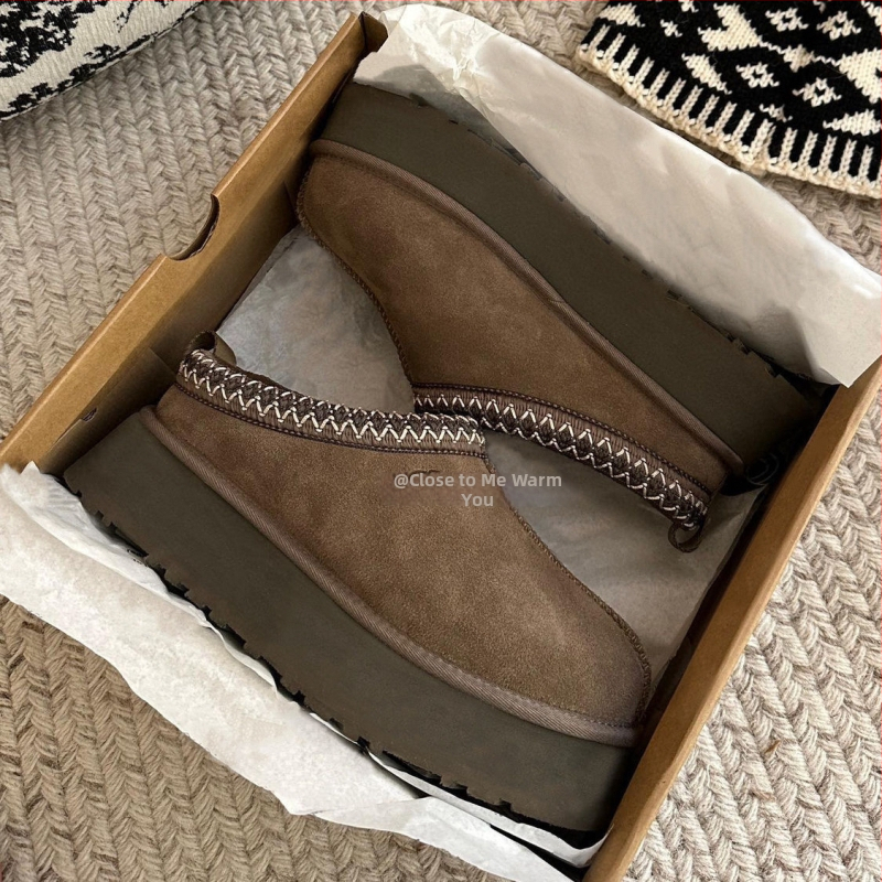 Sieviešu ziemas zābaki etniskā stilā ar bieza zole, ārpuse no vairāku materiālu, iekšpuse: liellopu velūrs, odere: mākslīgā kažokāda