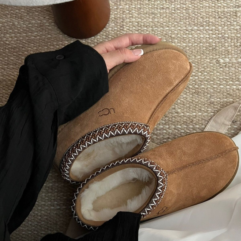 Sieviešu ziemas zābaki etniskā stilā ar bieza zole, ārpuse no vairāku materiālu, iekšpuse: liellopu velūrs, odere: mākslīgā kažokāda