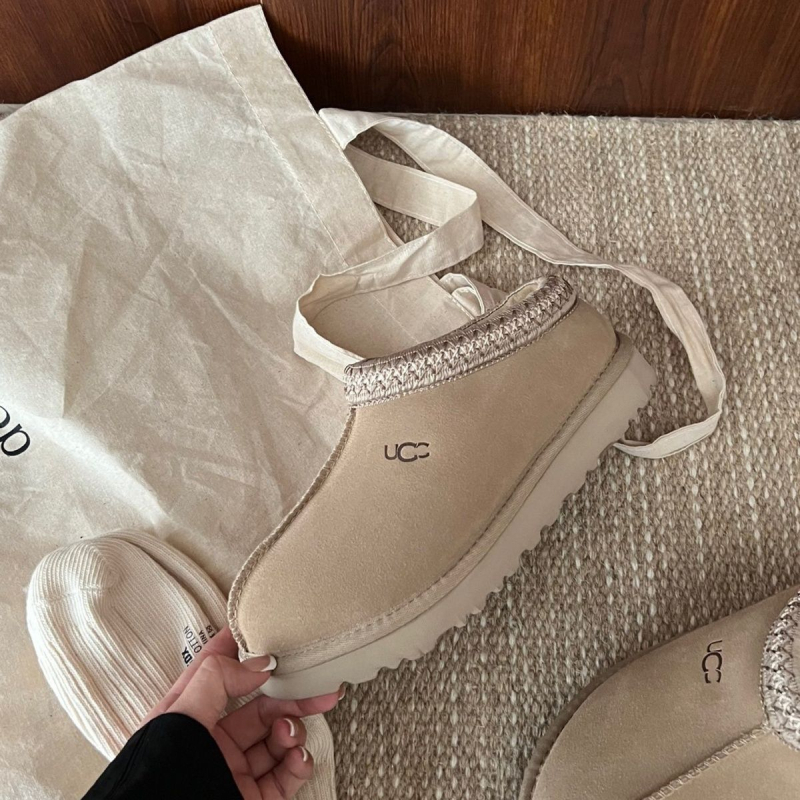 Sieviešu ziemas zābaki etniskā stilā ar bieza zole, ārpuse no vairāku materiālu, iekšpuse: liellopu velūrs, odere: mākslīgā kažokāda