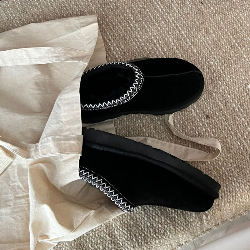 Sieviešu ziemas zābaki etniskā stilā ar bieza zole, ārpuse no vairāku materiālu, iekšpuse: liellopu velūrs, odere: mākslīgā kažokāda