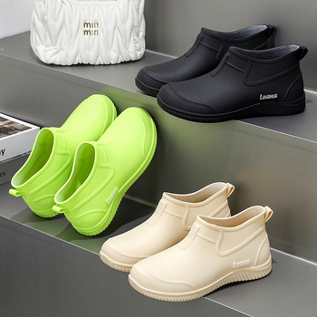 Unisex PVC esőcsizmák, alacsony szár, gumi talp, EVA talpbetét, vízálló.