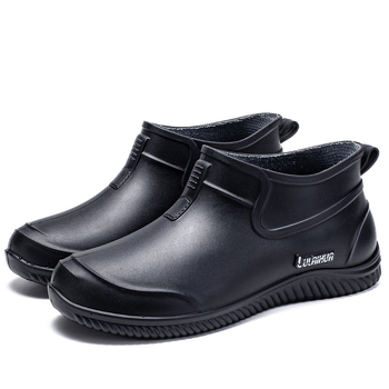 Unisex PVC esőcsizmák, alacsony szár, gumi talp, EVA talpbetét, vízálló.