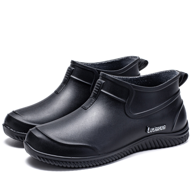 Unisex PVC esőcsizmák, alacsony szár, gumi talp, EVA talpbetét, vízálló.