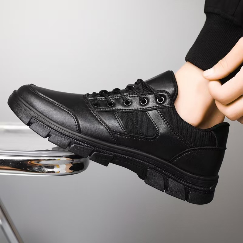 Pánske tréningové topánky – vrchný diel z umelej kože, priedušná sieťová podšívka, EVA stielka, podrážka PVC s injekčne formovanou technológiou