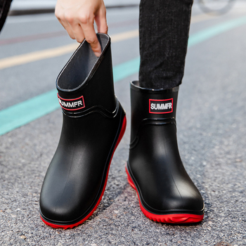 Unisex esőcsizma, PVC felső rész, műanyag talp, közepes szár, kerek orr, vízálló