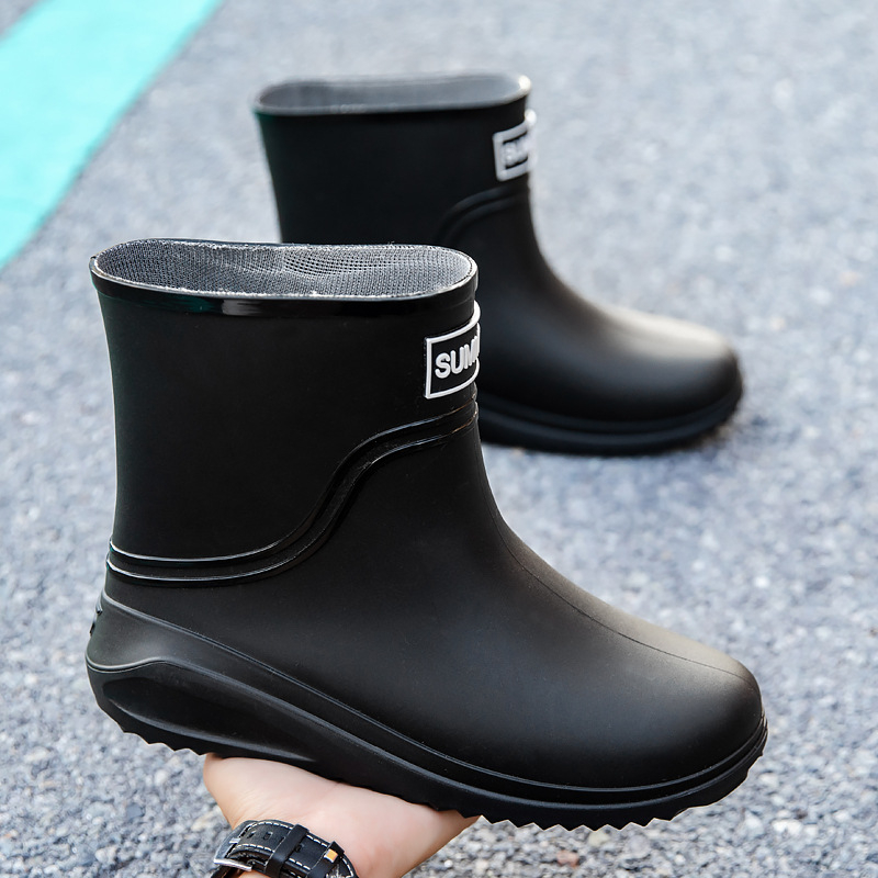 Unisex esőcsizma, PVC felső rész, műanyag talp, közepes szár, kerek orr, vízálló