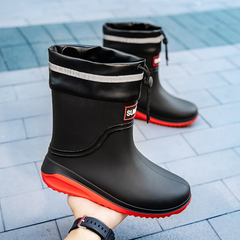 Unisex esőcsizma, PVC felső rész, műanyag talp, közepes szár, kerek orr, vízálló