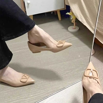 Naiste lameda ninaga kingad, PU ülaosa, madal kont (<3 cm), kummist talp, keskmine vamp avanemine