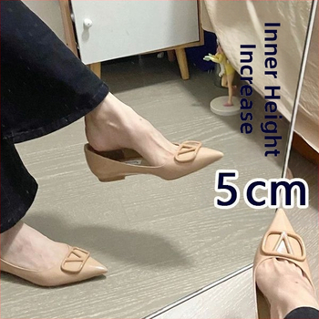 Naiste lameda ninaga kingad, PU ülaosa, madal kont (<3 cm), kummist talp, keskmine vamp avanemine