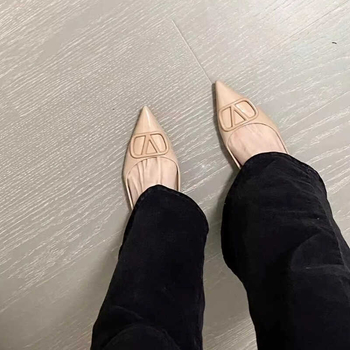 Naiste lameda ninaga kingad, PU ülaosa, madal kont (<3 cm), kummist talp, keskmine vamp avanemine