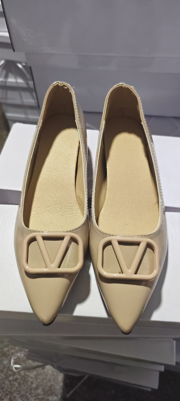 Naiste lameda ninaga kingad, PU ülaosa, madal kont (<3 cm), kummist talp, keskmine vamp avanemine