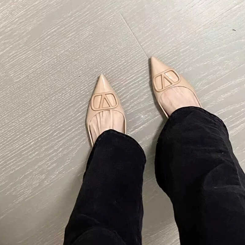 Naiste lameda ninaga kingad, PU ülaosa, madal kont (<3 cm), kummist talp, keskmine vamp avanemine