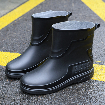 Esőcsizma – PVC felsőrész, műanyag talp, rövid cső, kerek orr, egybeöntés