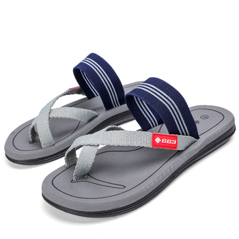 Férfi nyitott orrú strand szandál, EVA felsőrész, PVC talp, talp vastagsága 2–2,5 cm, könnyű és lélegző