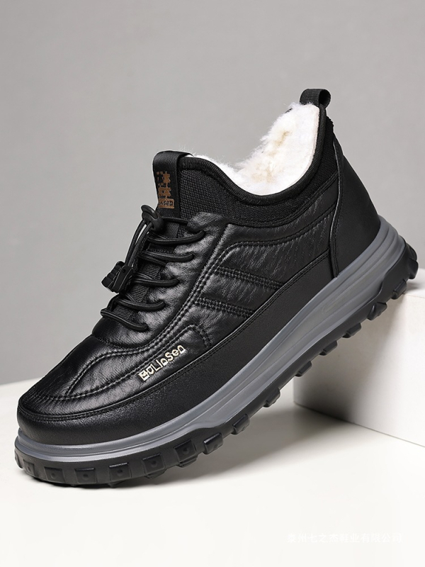 Vyriski žieminiai sniego batai, viršus iš mikropluošto odos, viduje vilnos įdaila, PU padas, atsparūs iki -40°C.