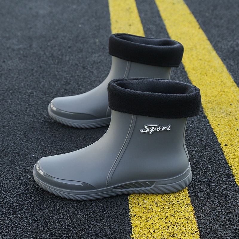 Férfi középmagas vízálló esőcsizma, csúszásmentes és kopásálló talppal, műanyag felső és talp, koreai stílusú alacsony cső, kerek orr