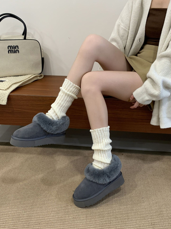 Sniega zābaki sievietēm ar biezu zoli, nubukādas augšdaļa un mākslīgā kažokāda iekšpusē